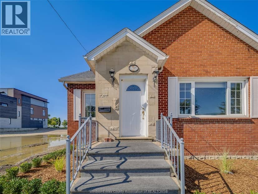 13902 Riverside Drive — photo 3 of 39