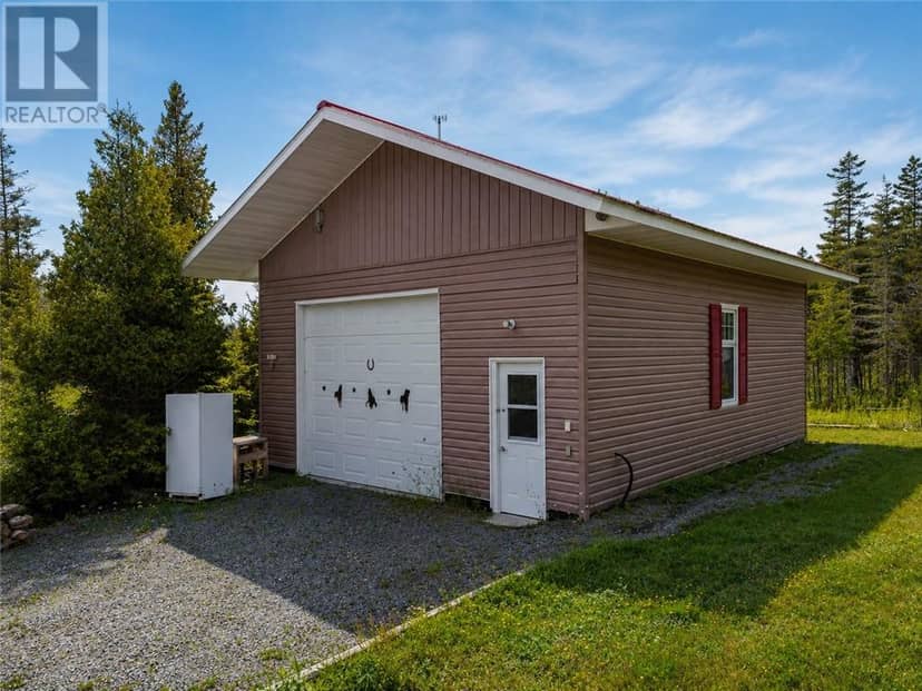 35 Ducks Bay Road — photo 3 of 40