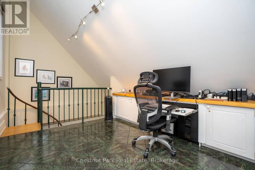 1001 - 24 Ramblings Way — photo 14 of 40