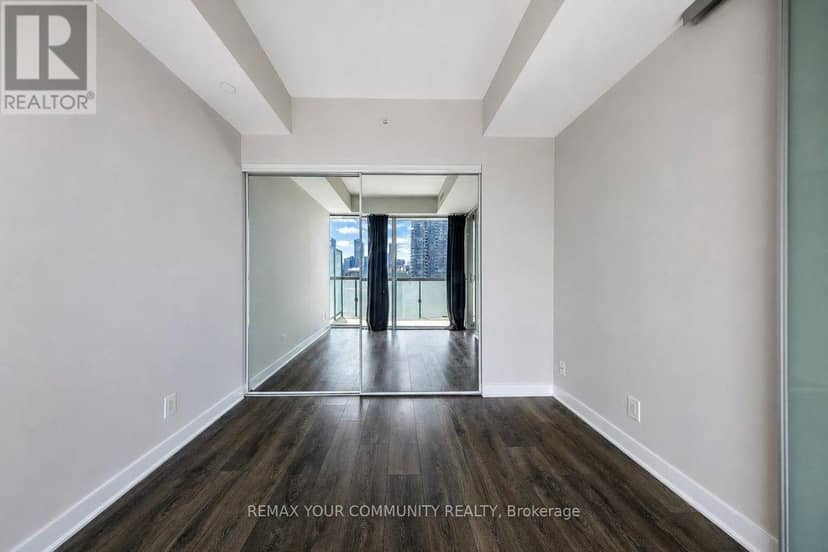 2711 - 15 Grenville Street — photo 10 of 40