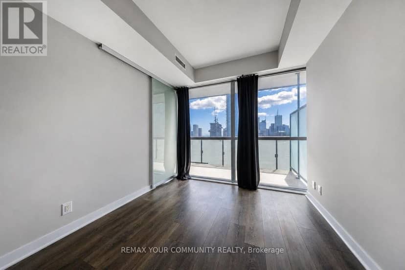 2711 - 15 Grenville Street — photo 18 of 40