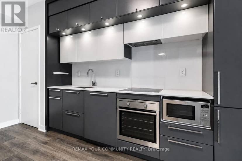 2711 - 15 Grenville Street — photo 7 of 40