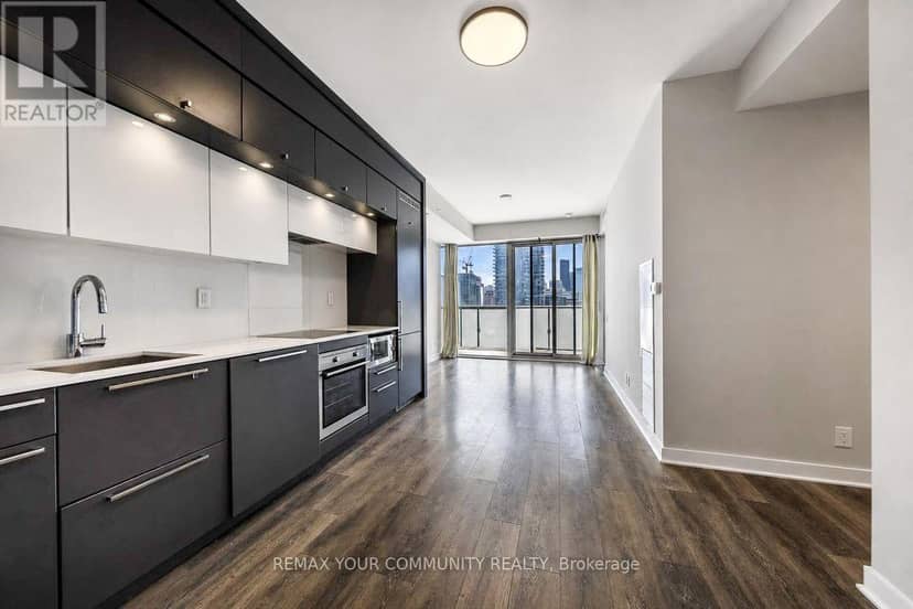 2711 - 15 Grenville Street — photo 9 of 40