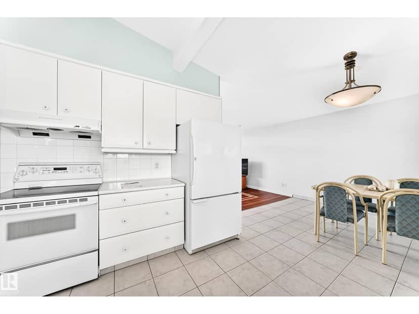 3311 104 AV NW — photo 14 of 40