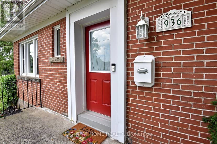 936 Boothman Avenue, Burlington, photo 3