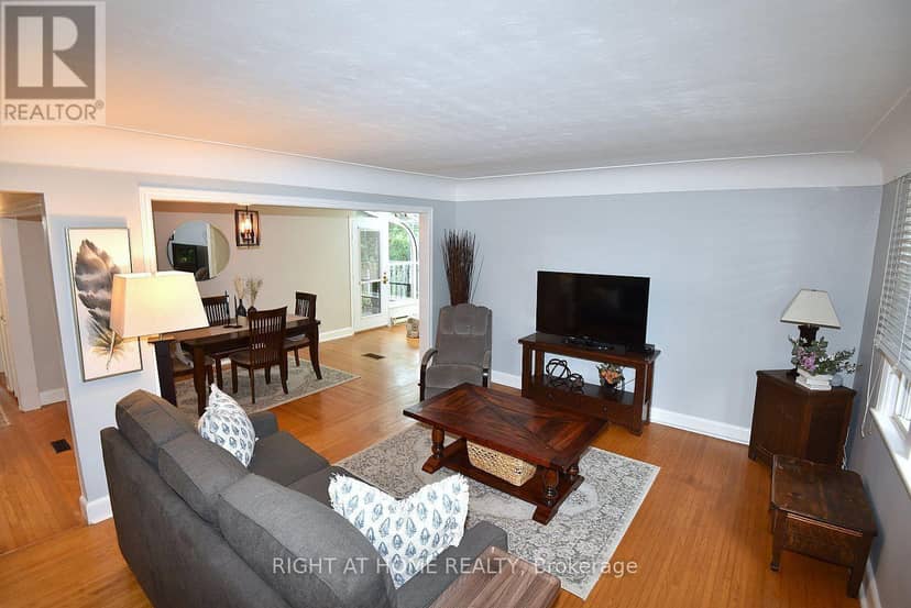 936 Boothman Avenue, Burlington, photo 4