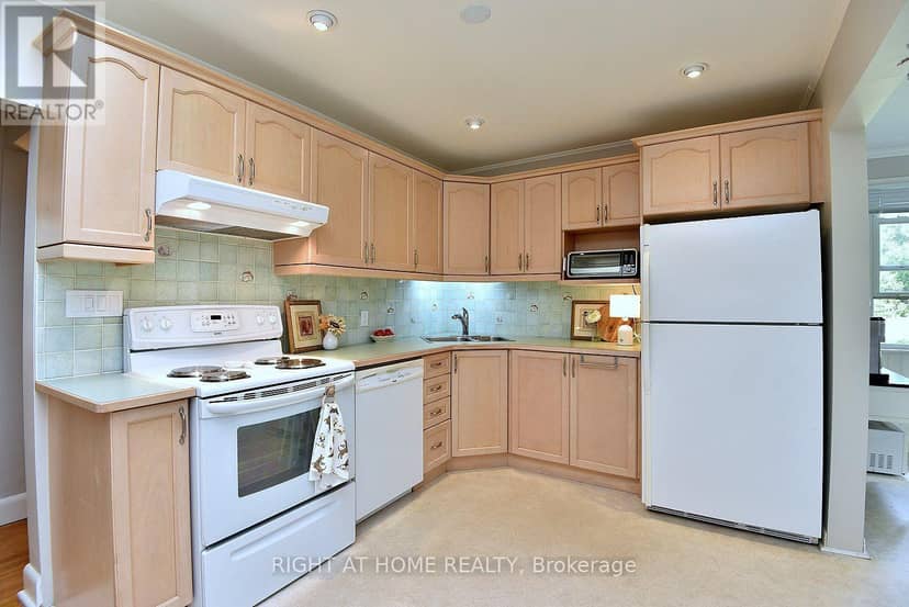 936 Boothman Avenue — photo 9 of 34