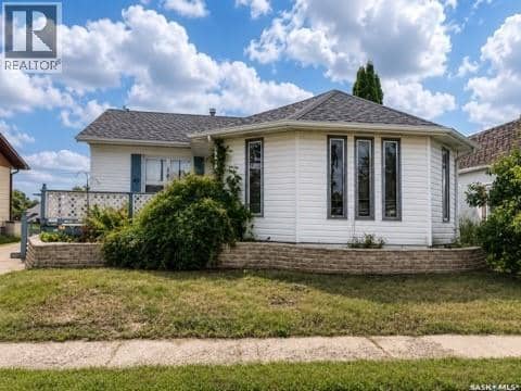 43 1st AVENUE NW, Preeceville, photo 2