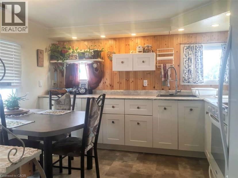 18 SUTTON Drive — photo 5 of 20