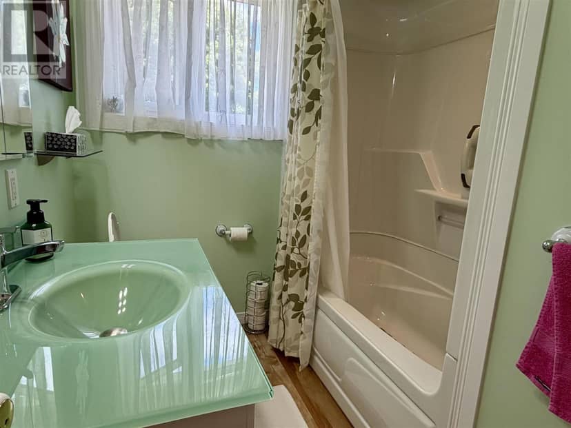 69 Hutchison AVE — photo 19 of 38