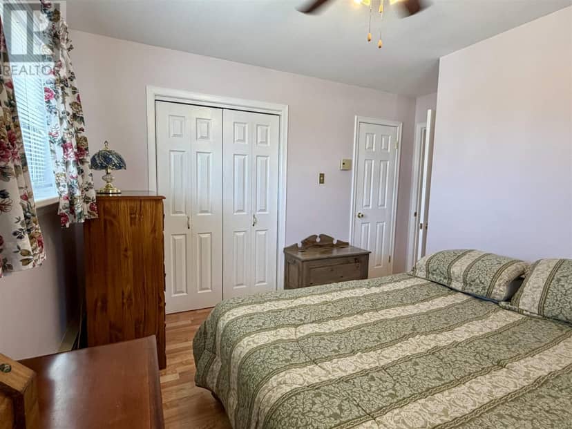 69 Hutchison AVE — photo 14 of 38