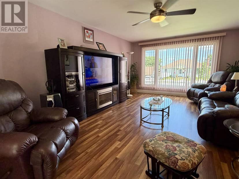 69 Hutchison AVE — photo 6 of 38