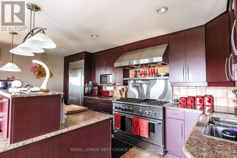 243 Lawlor Street — photo 7 of 31