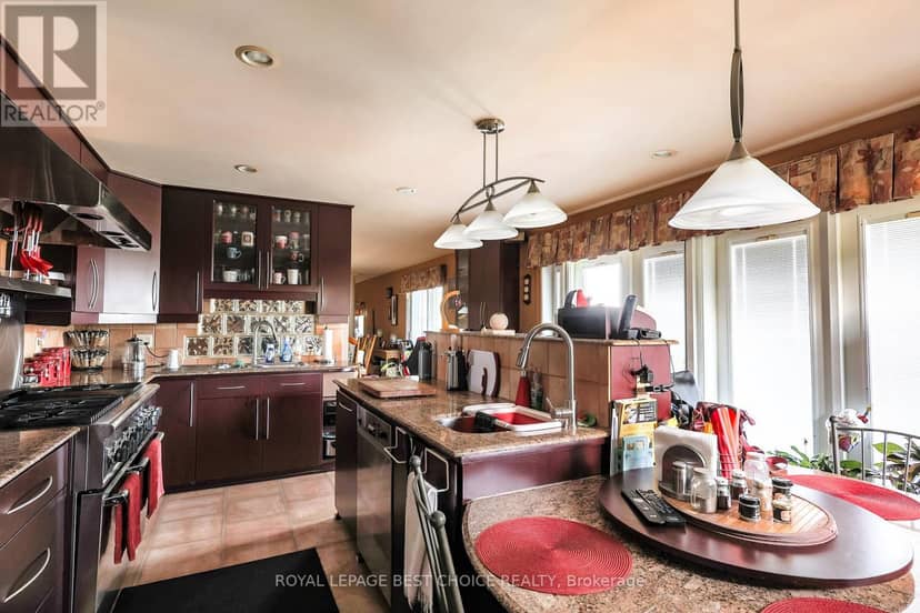 243 Lawlor Street — photo 8 of 31