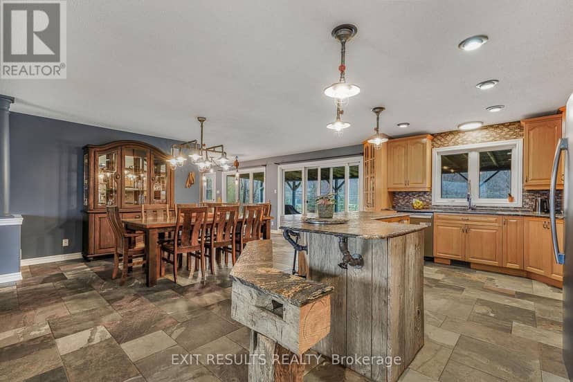 638 St Thomas Road E — photo 9 of 33