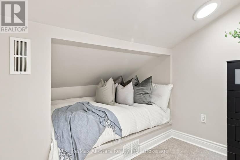 15238 Old Simcoe Road — photo 15 of 28