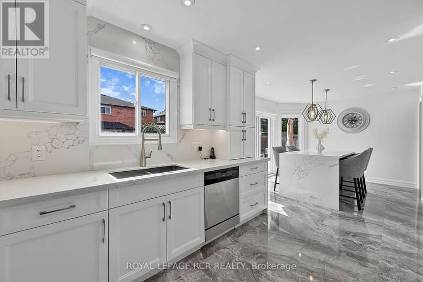 18 McCabe Crescent — photo 13 of 40