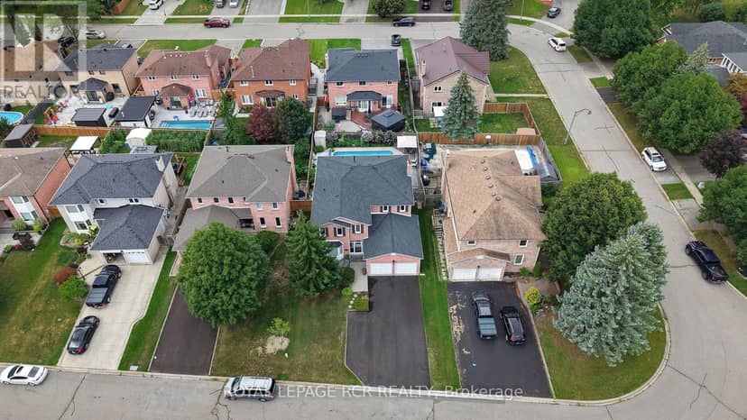 18 McCabe Crescent — photo 36 of 40