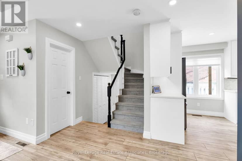 22 McCullough Crescent — photo 17 of 30