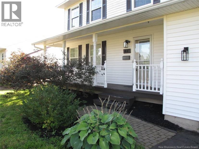 44 Greenhaven Drive — photo 4 of 34