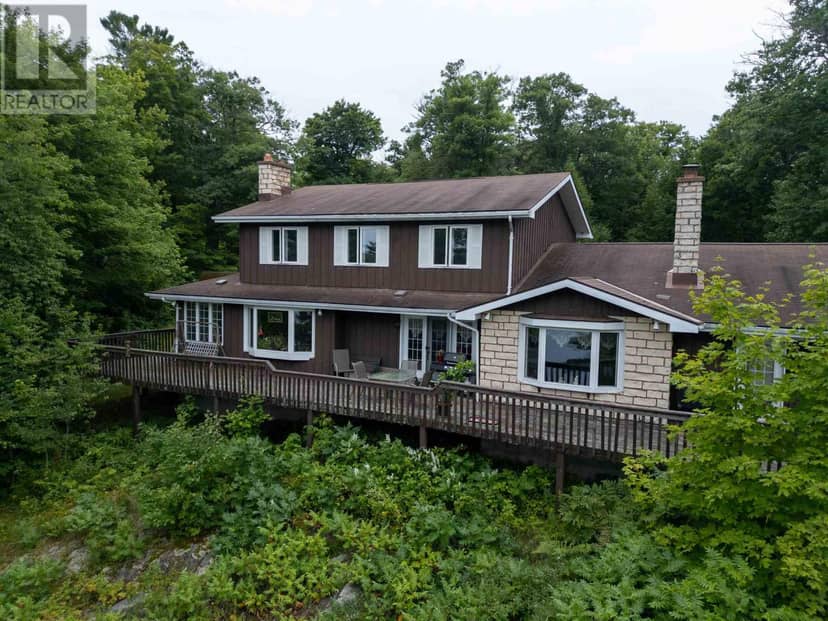 1028 Lauzon AVE, North Shore, photo 2