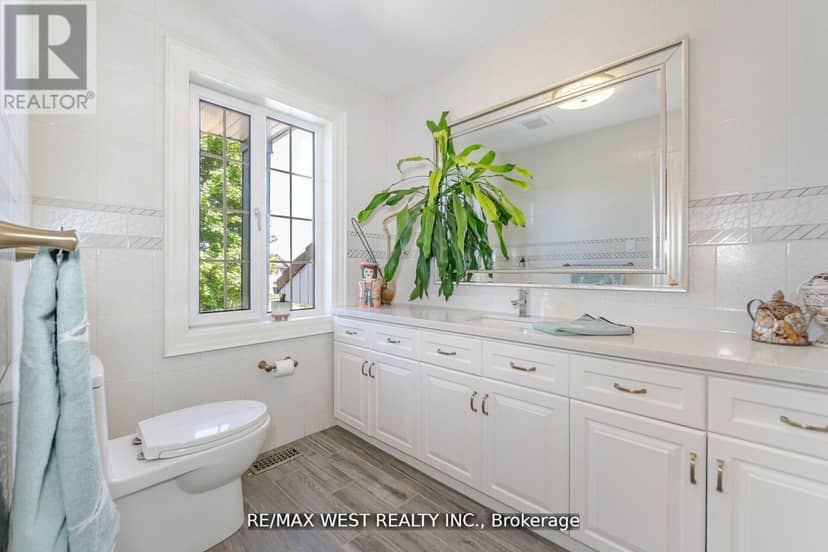 7 Stewart Crescent — photo 14 of 37