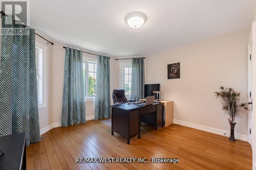 7 Stewart Crescent — photo 21 of 37