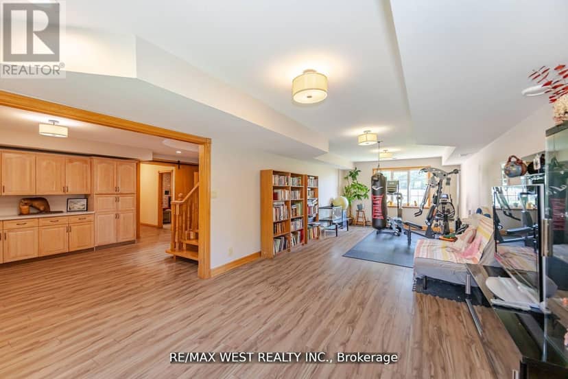7 Stewart Crescent — photo 24 of 37