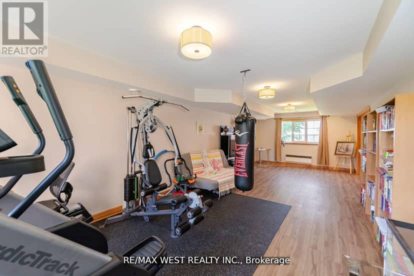 7 Stewart Crescent — photo 25 of 37