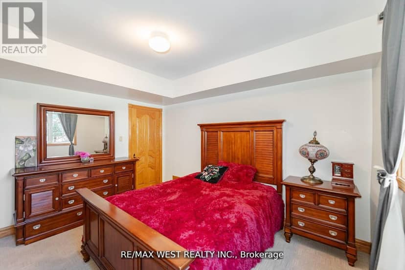 7 Stewart Crescent — photo 29 of 37