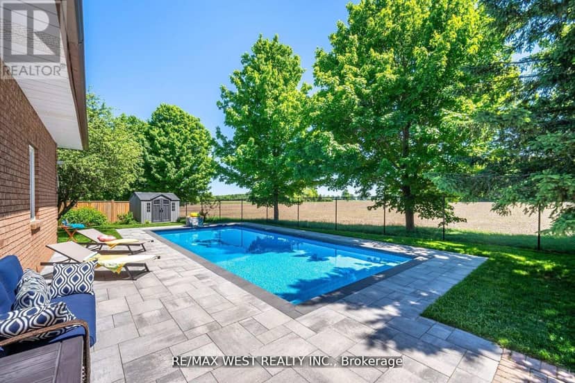 7 Stewart Crescent — photo 32 of 37