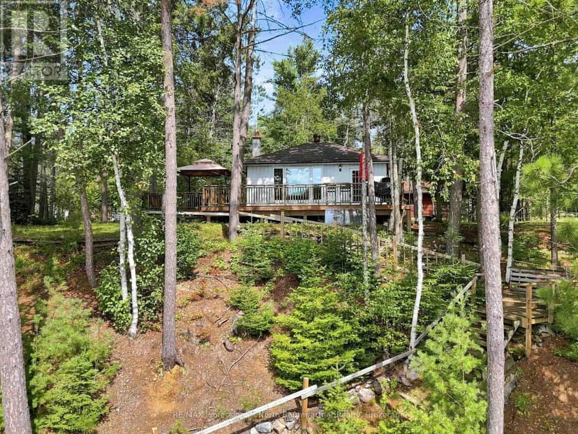 1110 Edward Sanderson Road, Highlands East