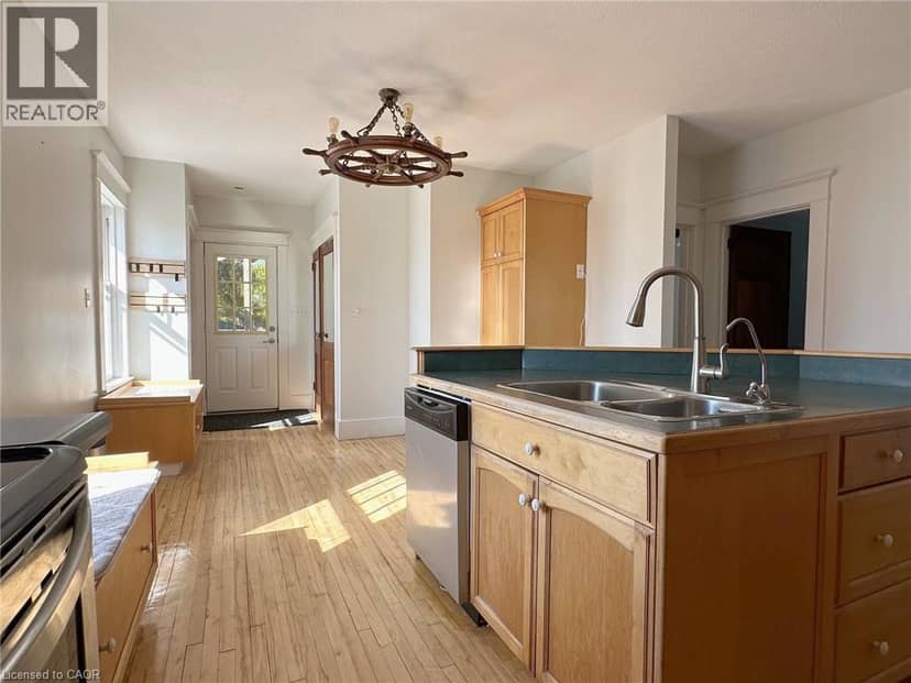 215 MAIN Street — photo 18 of 40