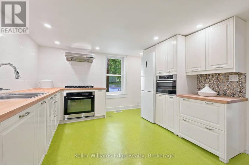 361 Dundas Street E — photo 11 of 40