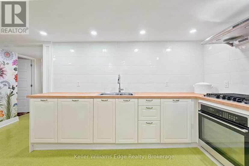 361 Dundas Street E — photo 14 of 40