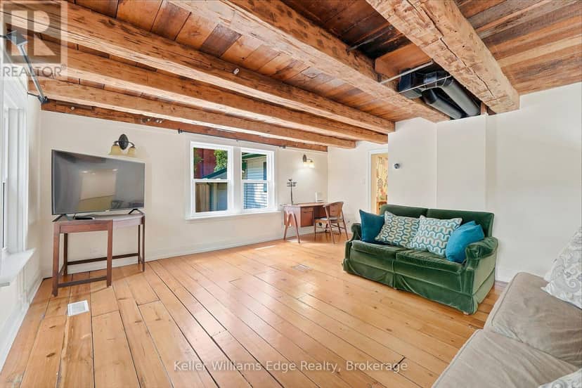 361 Dundas Street E — photo 3 of 40