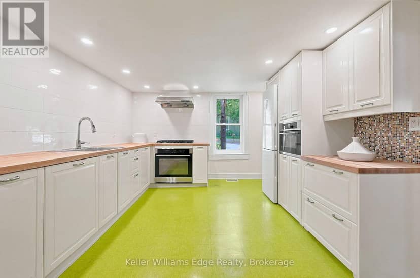 361 Dundas Street E — photo 9 of 40