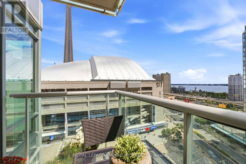 1703 - 81 Navy Wharf Court — photo 14 of 39