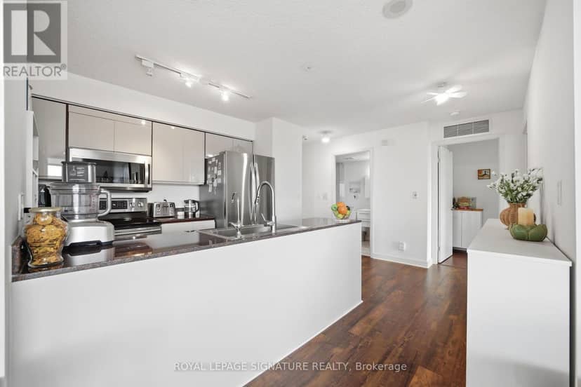 1703 - 81 Navy Wharf Court — photo 17 of 39