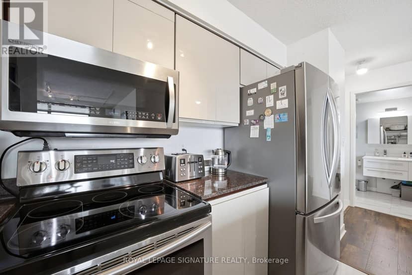 1703 - 81 Navy Wharf Court — photo 22 of 39