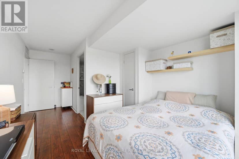 1703 - 81 Navy Wharf Court — photo 26 of 39