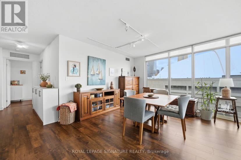 1703 - 81 Navy Wharf Court — photo 9 of 39