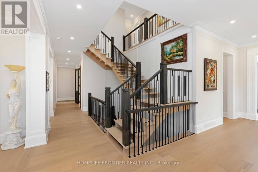 731 Woodland Acres Crescent — photo 10 of 40