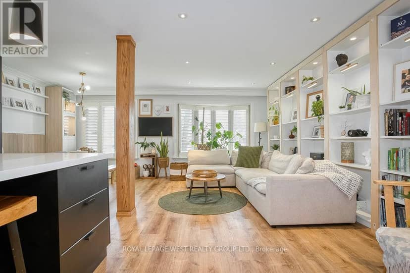 12 Leavenworth Crescent — photo 16 of 40