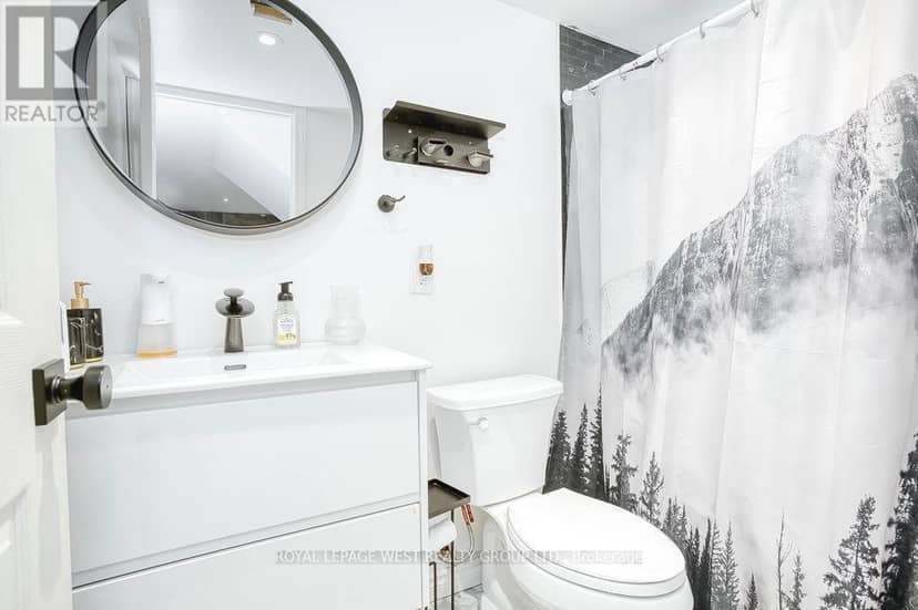 12 Leavenworth Crescent — photo 30 of 40