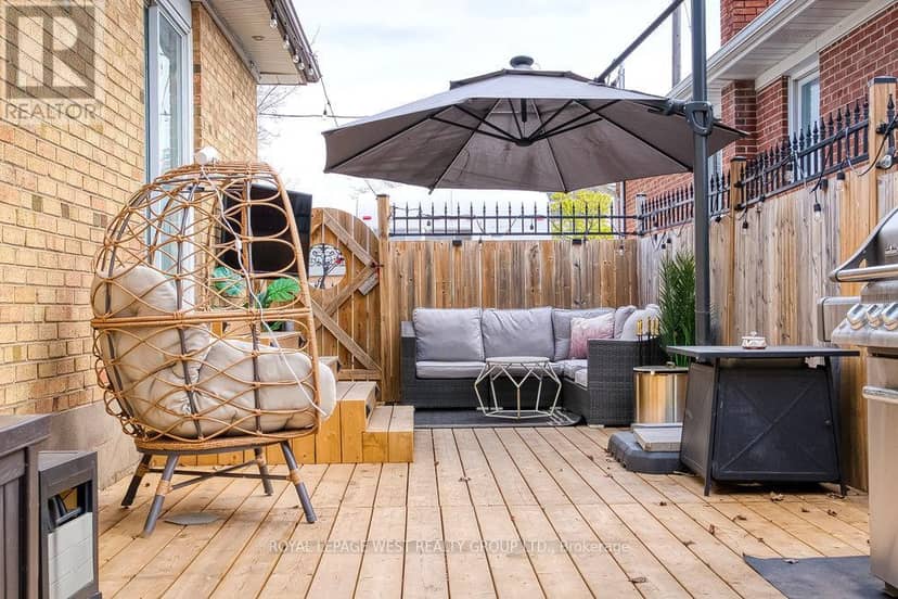12 Leavenworth Crescent — photo 36 of 40