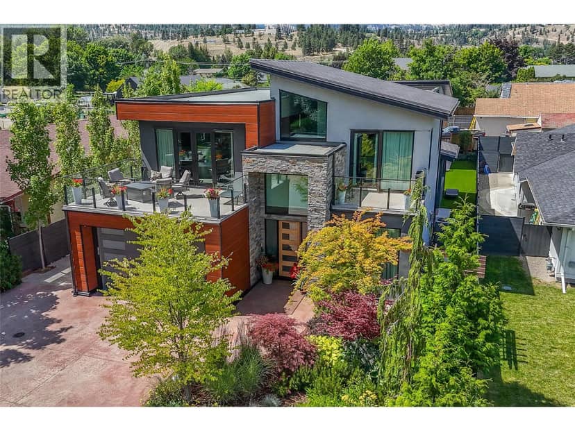 5212 WOODS Avenue, Summerland
