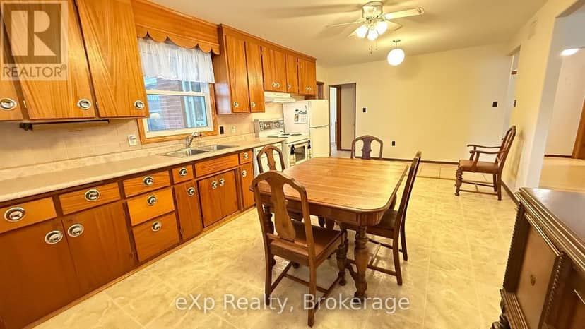 53 Maple Street — photo 10 of 32