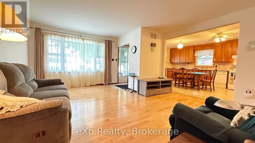 53 Maple Street — photo 4 of 32