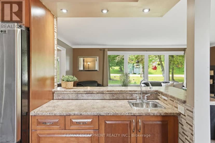 318 Freelton Road — photo 16 of 40